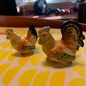Vintage hen and rooster salt and pepper shaker set